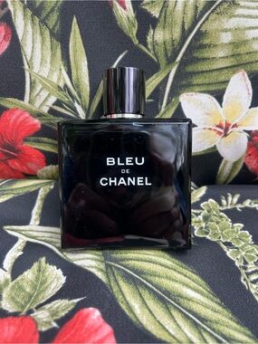 CHANEL Bleu de Chanel - Black Bottle